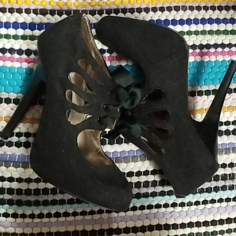 Closed Toed Gray Steve Madden Heels